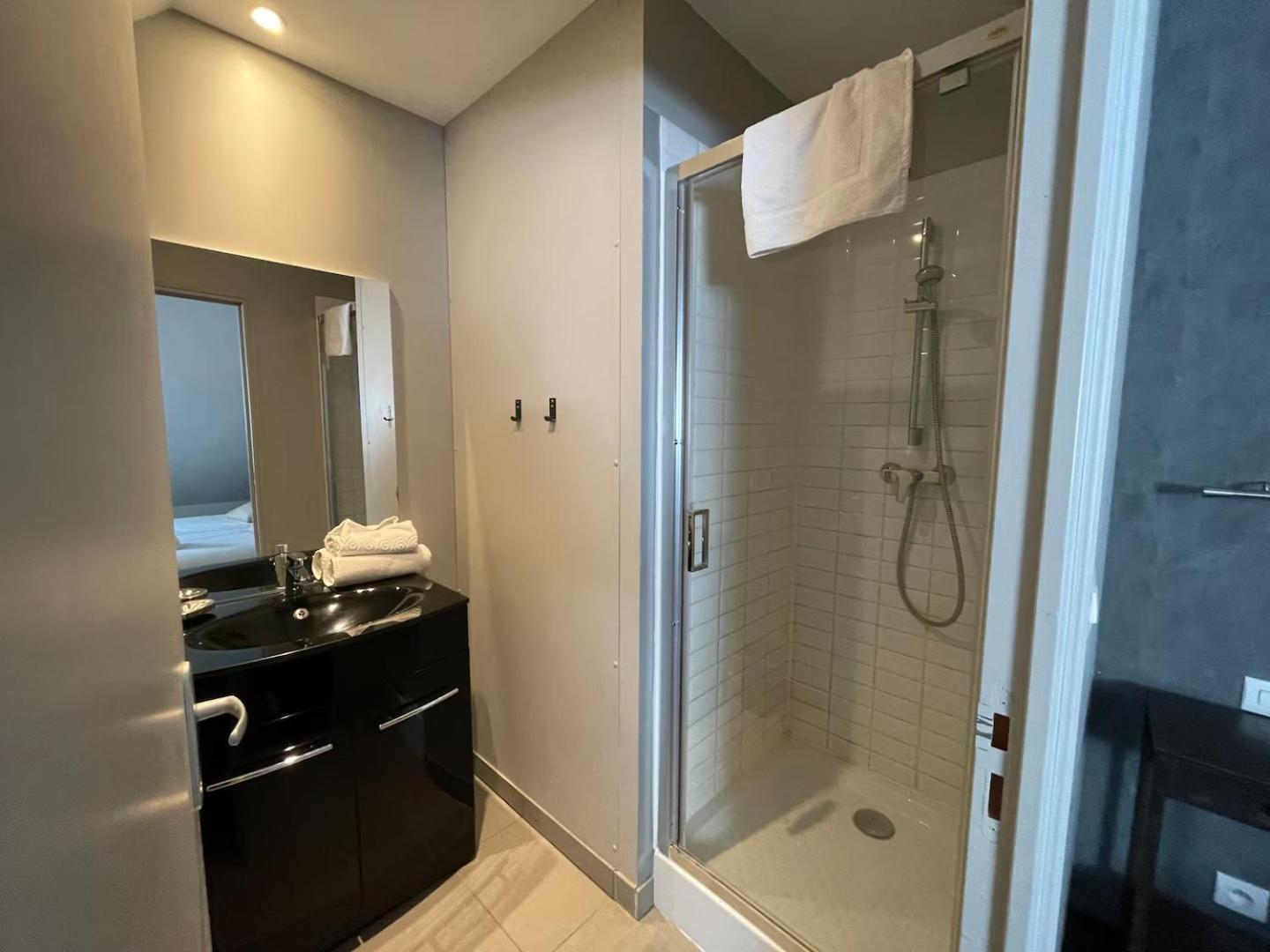Apt Duplex Ou Plain Pied Tout Confort Plein Centre Ville Bayeux Proche Commerces, Restaurants, Avec Terrasse Privative Ou Jardin Commun Amenage Clos, Parking Gratuit A Proximite, Proche Plages Du Debarquement Ngoại thất bức ảnh