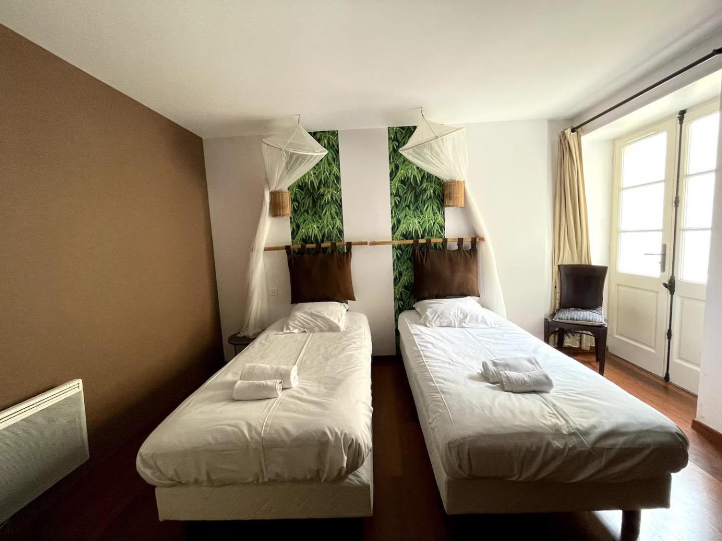 Apt Duplex Ou Plain Pied Tout Confort Plein Centre Ville Bayeux Proche Commerces, Restaurants, Avec Terrasse Privative Ou Jardin Commun Amenage Clos, Parking Gratuit A Proximite, Proche Plages Du Debarquement Ngoại thất bức ảnh