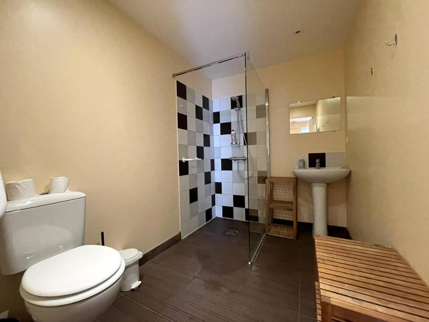 Apt Duplex Ou Plain Pied Tout Confort Plein Centre Ville Bayeux Proche Commerces, Restaurants, Avec Terrasse Privative Ou Jardin Commun Amenage Clos, Parking Gratuit A Proximite, Proche Plages Du Debarquement Ngoại thất bức ảnh